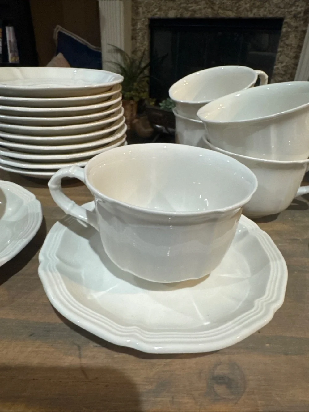 Set Of 23 Villeroy & Boch Luxembourg Tea Cups & Saucers Off- White